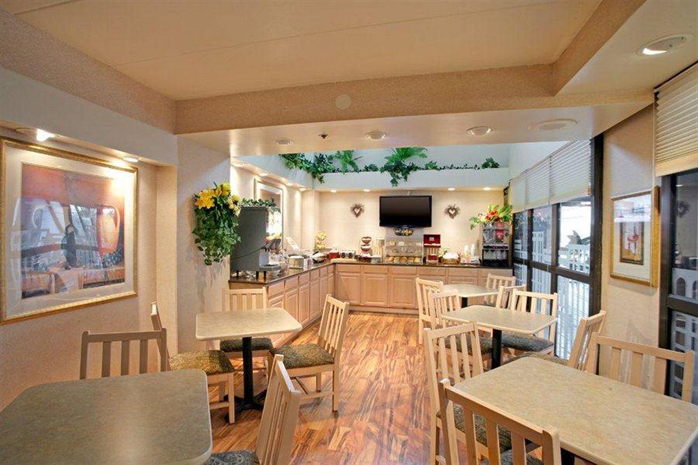 贝斯维斯特行政酒店 基诺沙 餐厅 照片